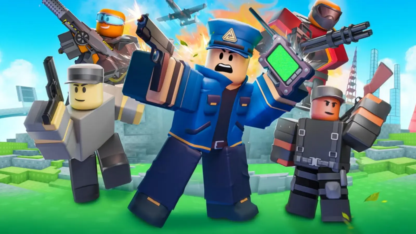 Vairāki Roblox stila animēti personāži militāros un policijas tērpos ar ieročiem rokās stāv uz zaļa zālāja fona, kur tālumā redzama pilsēta un debesīs lido lidmašīna.