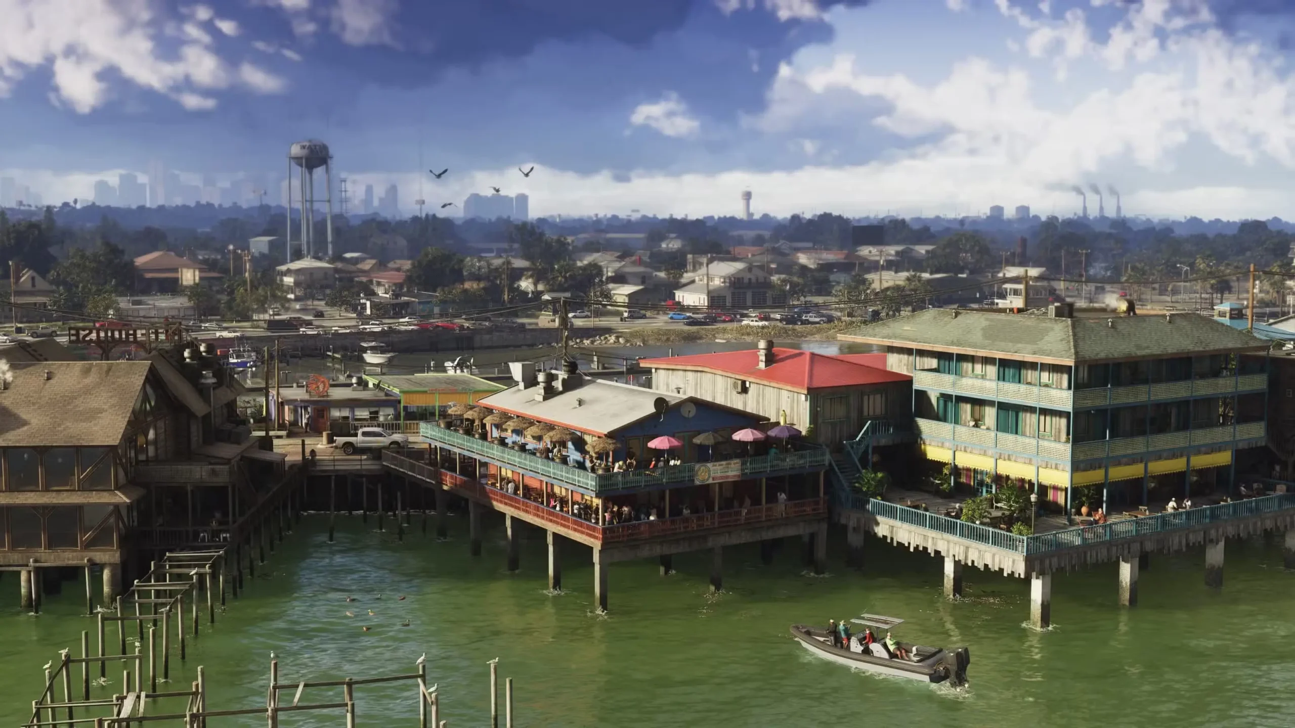 Vice City krastmala ar koka mājiņām virs ūdens un laivu spēlē GTA 6.