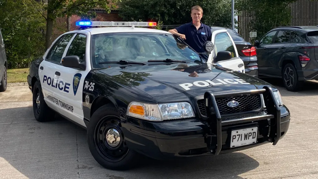 gta-6-policijas-auto-ford-crown-victoria