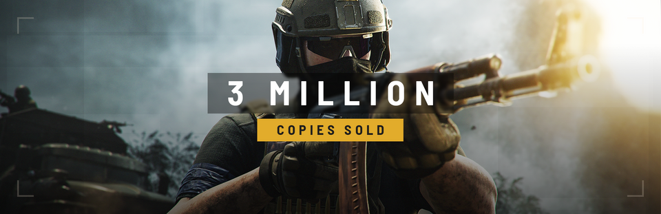 Kaujinieks aizsargķiverē un brillēs mērķē ar triecienšauteni dūmakainā kaujas laukā zem uzraksta 3 MILLION COPIES SOLD spēlē WARDOGS.