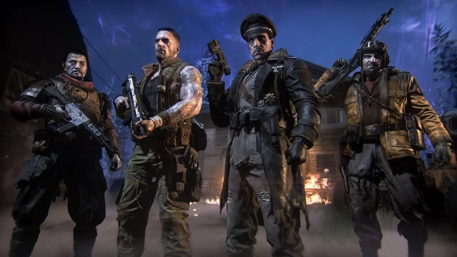 Četri dažādi apbruņoti Call of Duty operatori kaujas ekipējumā, tostarp virsnieks ar cepuri, stāvot uz ugunskura un degošas koka ēkas fona nakts laikā