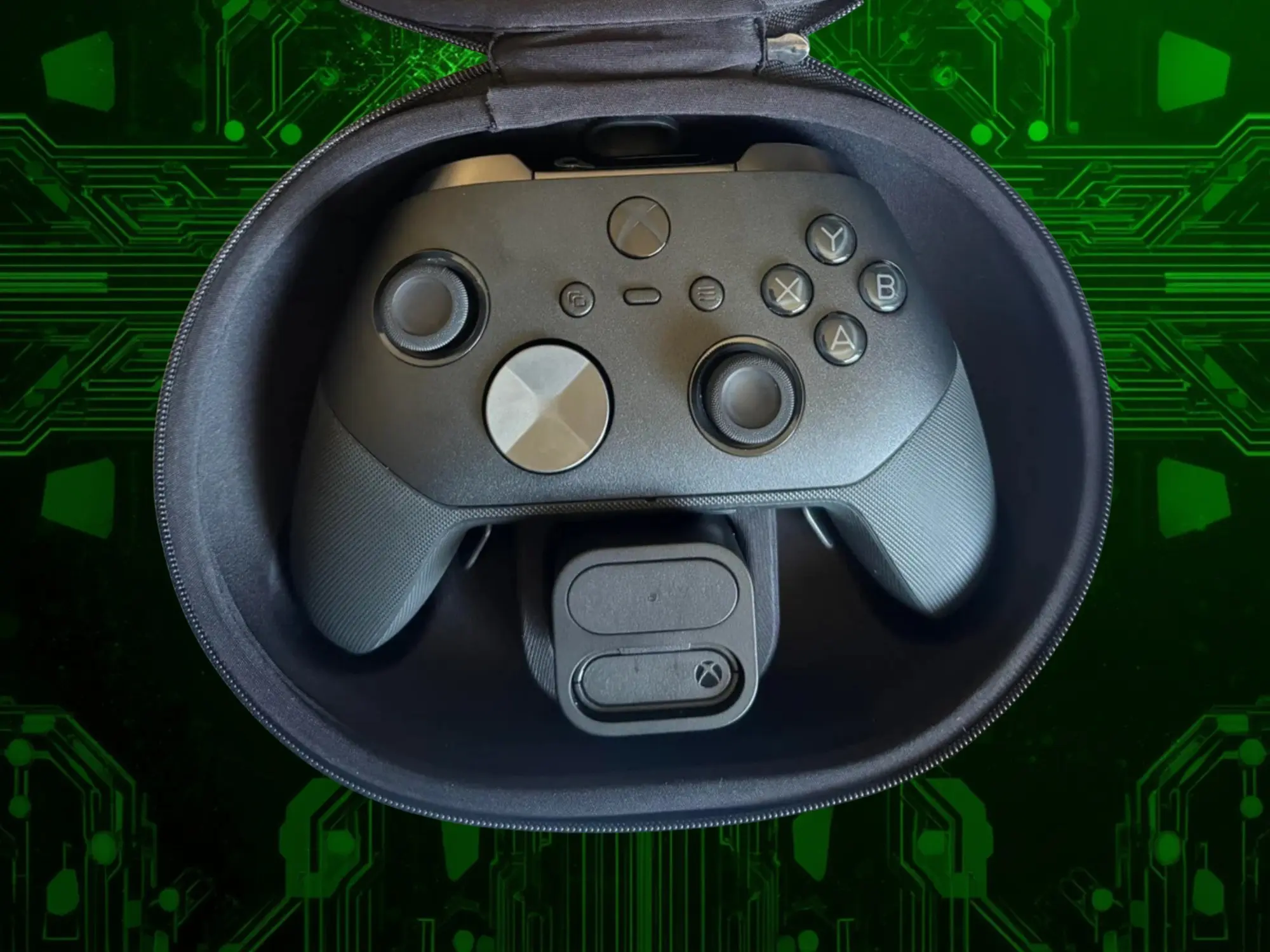 Iespaidīga noplūde: “Xbox Elite Series 3” kontrolieris saņems “Hall Effect” sviras un “DualSense” līmeņa funkcijas
